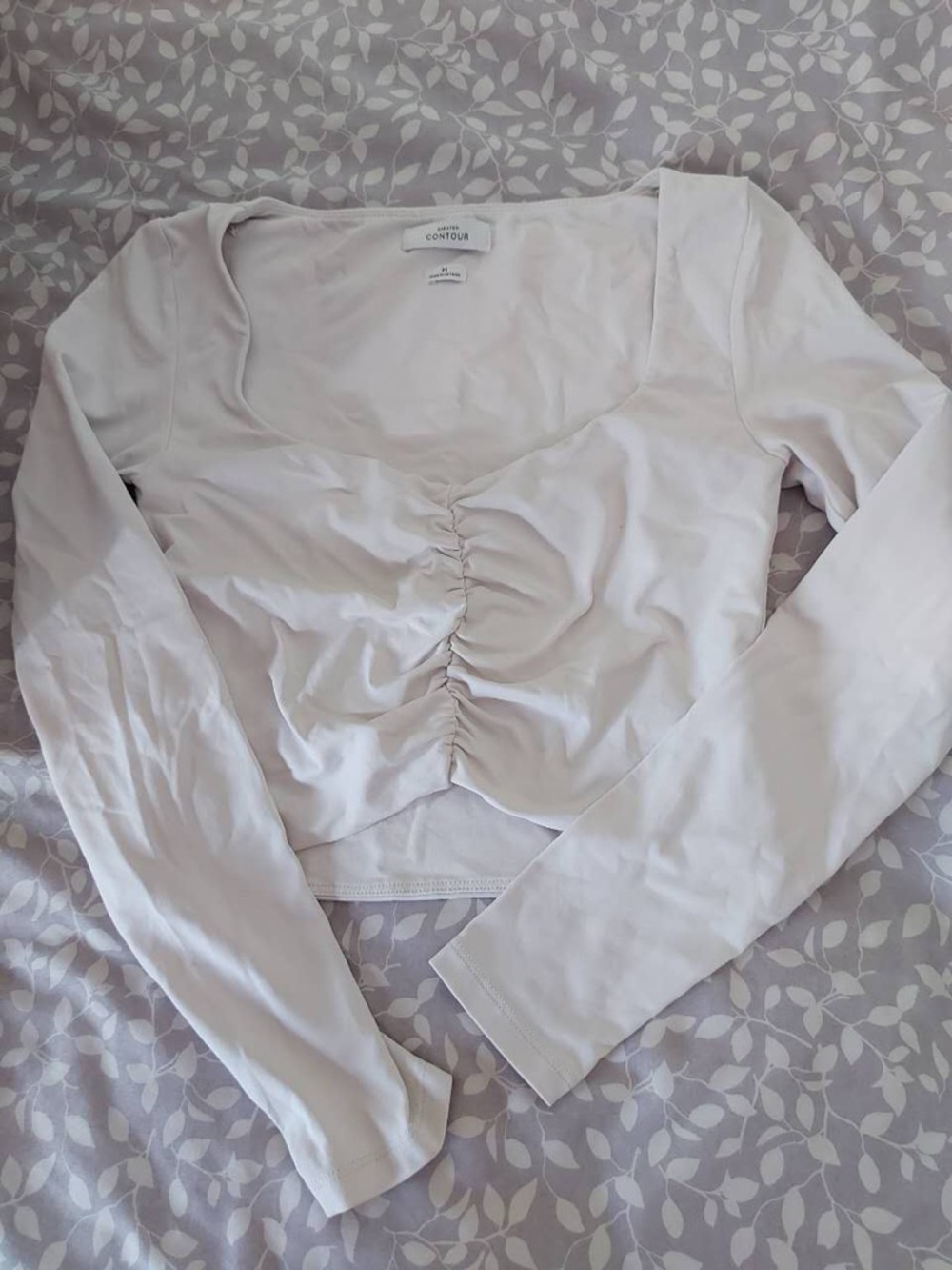 Aritzia Babaton Contour ivory ruched long sleeve crop top